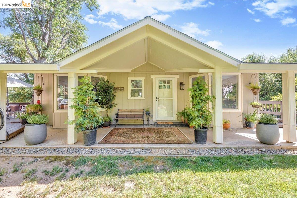 18475 Hershey Road East Tuolumne, CA 95379 - Photo 13 of 38 a front view of a house with porch