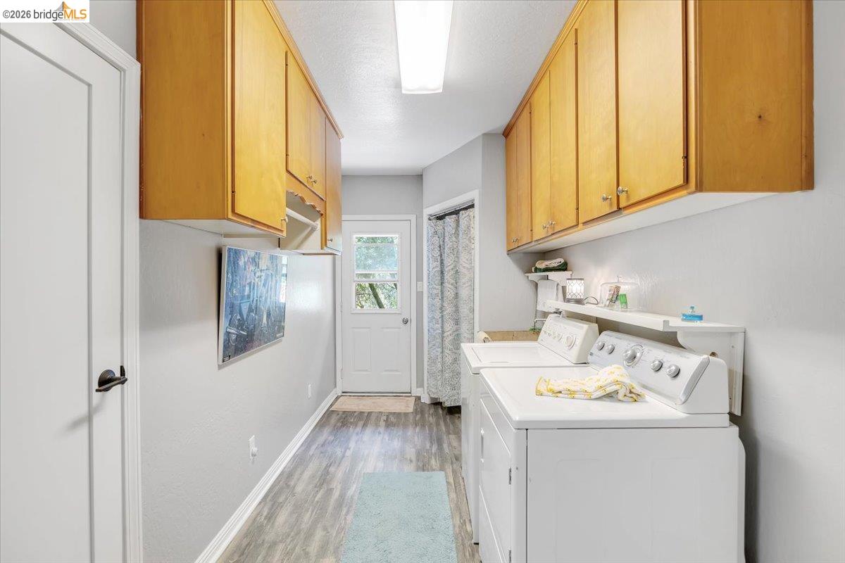 18475 Hershey Road East Tuolumne, CA 95379 - Photo 19 of 38 a utility room with dryer and washer