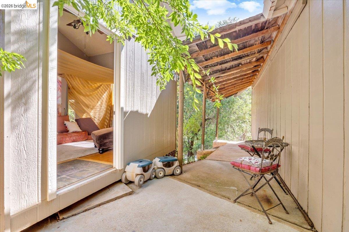 18475 Hershey Road East Tuolumne, CA 95379 - Photo 26 of 38 a backyard of a house with table and chairs