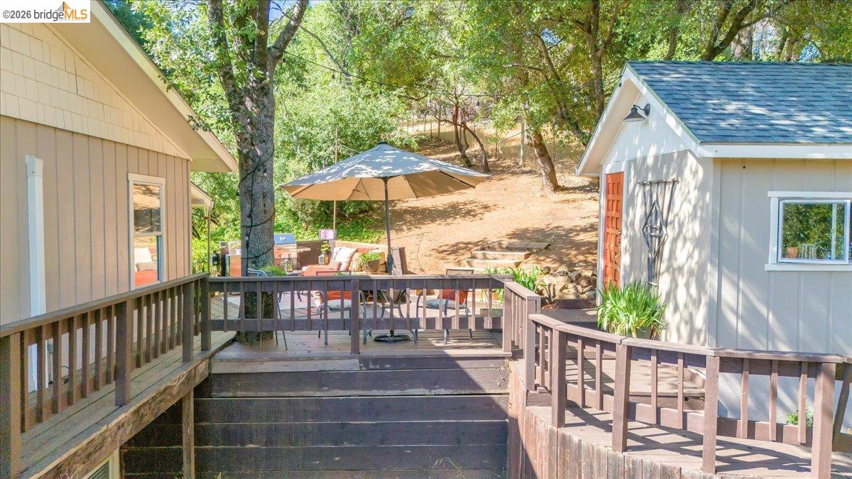 18475 Hershey Road East Tuolumne, CA 95379 - Photo 28 of 38 a view of a house with backyard and sitting area