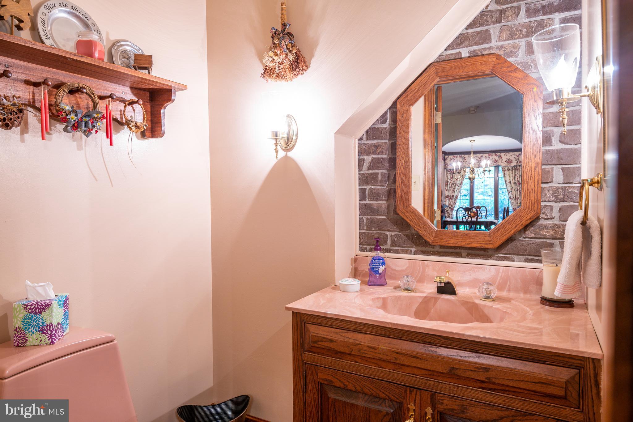 412 Arrowhead Trail Reading, PA 19608 - Photo 16 of 63 Powder Room