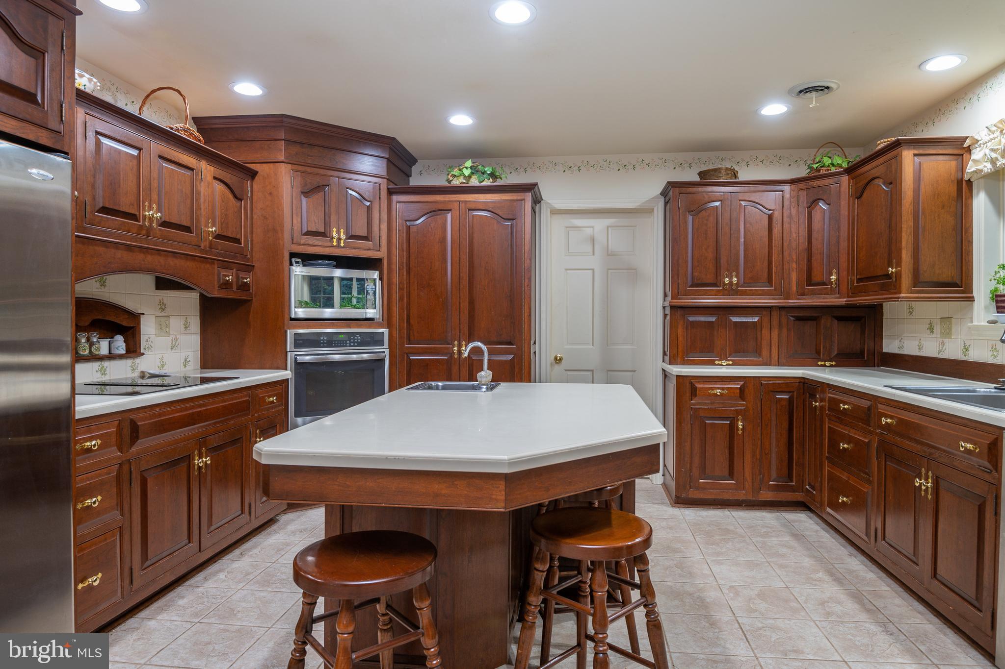 412 Arrowhead Trail Reading, PA 19608 - Photo 22 of 63 Corian Island