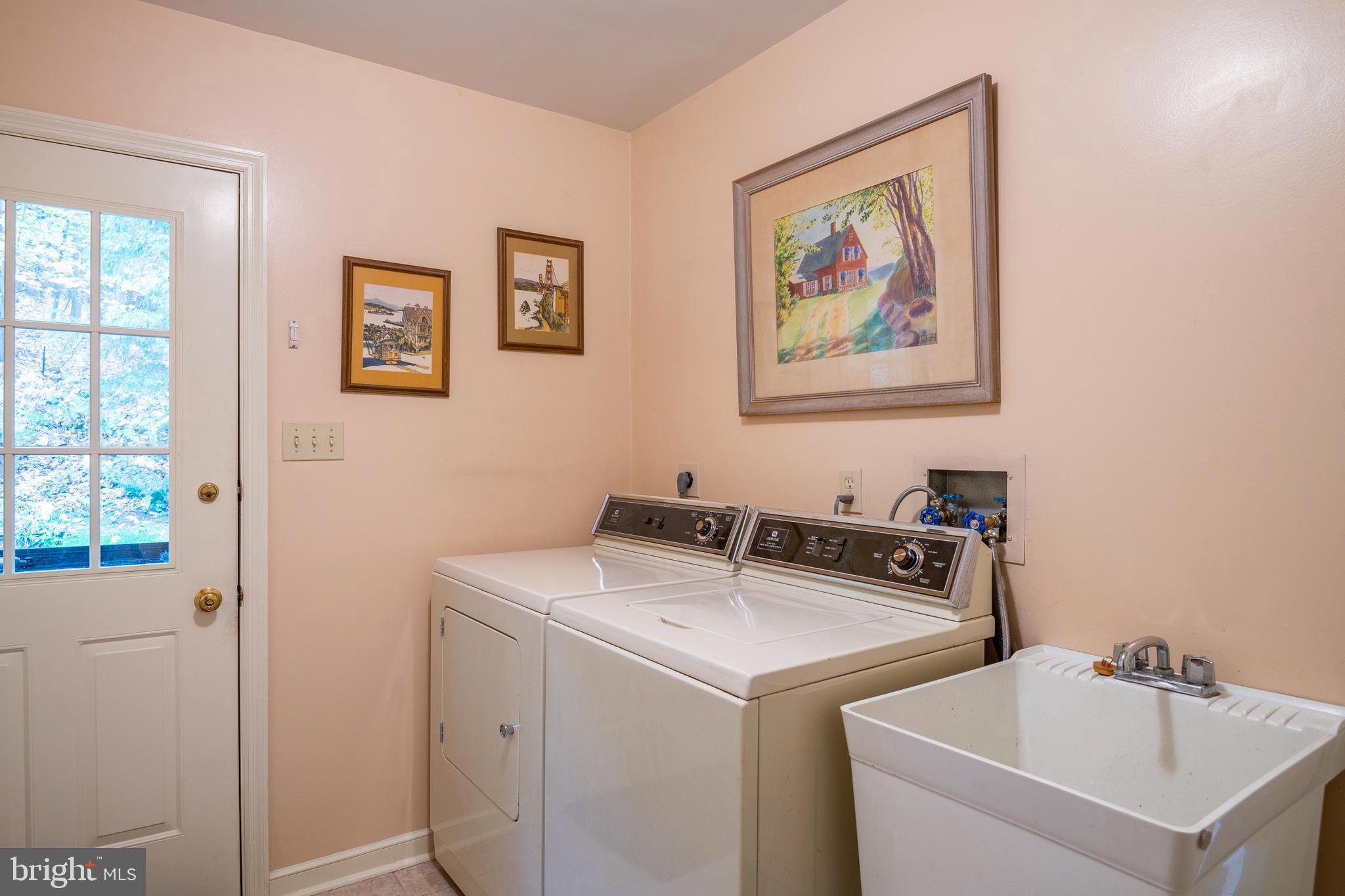 412 Arrowhead Trail Reading, PA 19608 - Photo 28 of 63 Laundry/Mud room