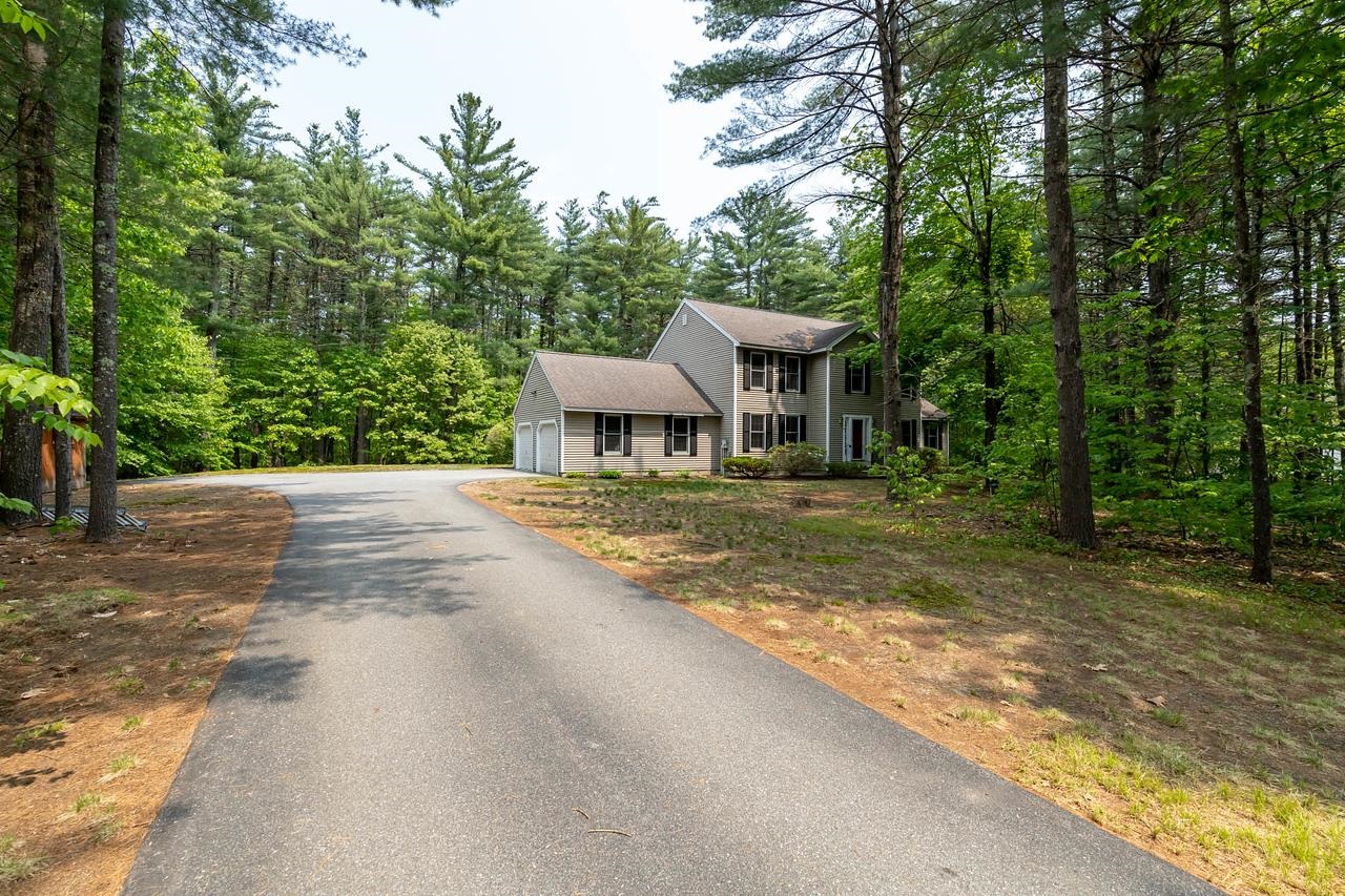 4 Randi Lane Brookline, NH 03033 - Photo 1 of 39