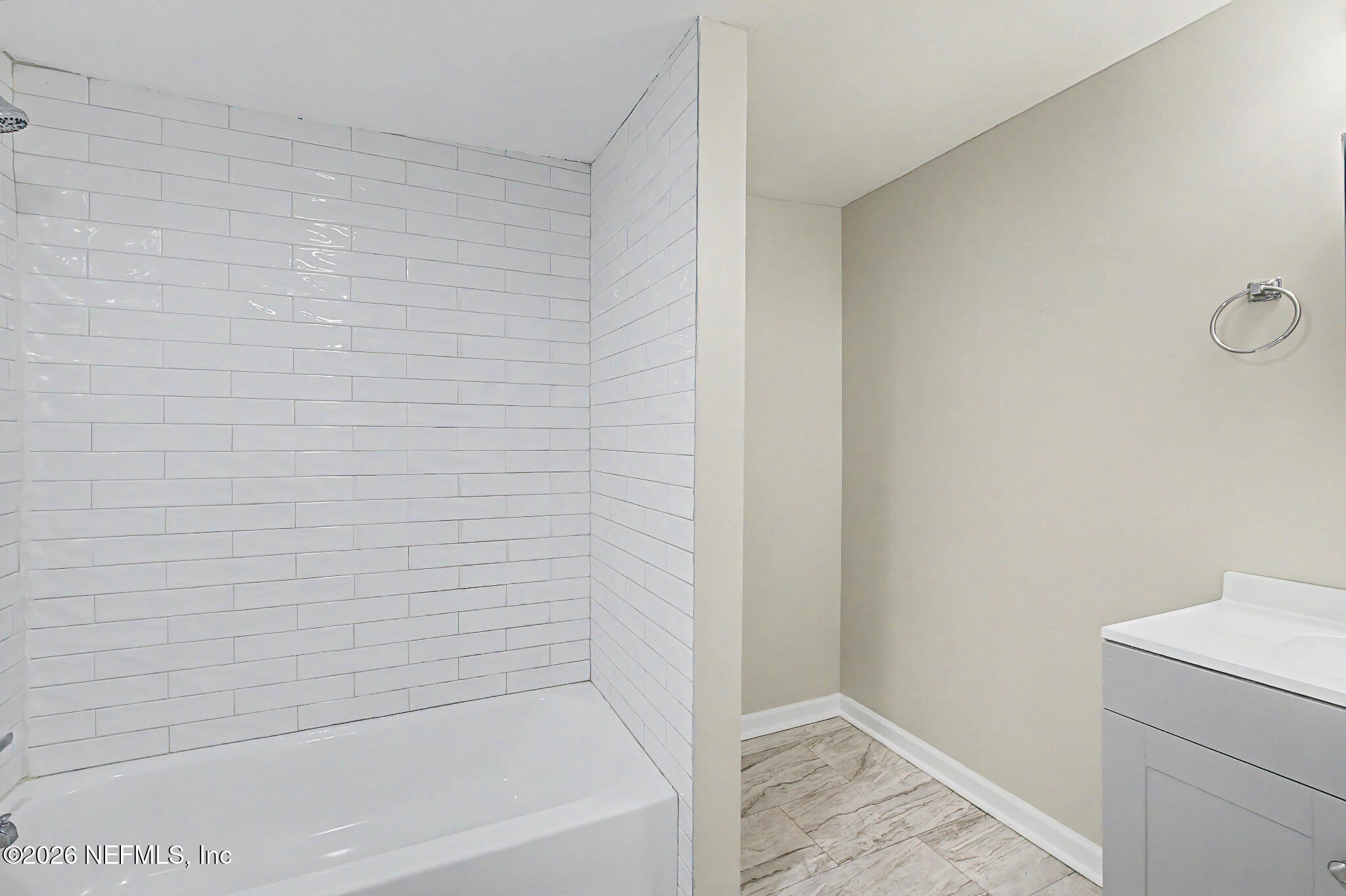 2625 Kohn Road Jacksonville, FL 32210 - Photo 15 of 34 a bathroom with a bathtub