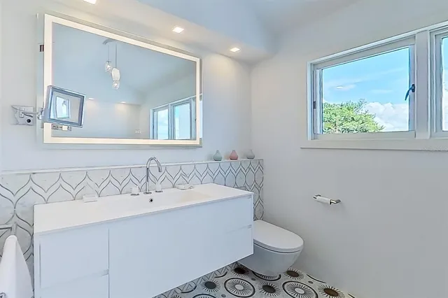 $7,900,000 | 2021 20th Street West, Boca Grande, FL 33921