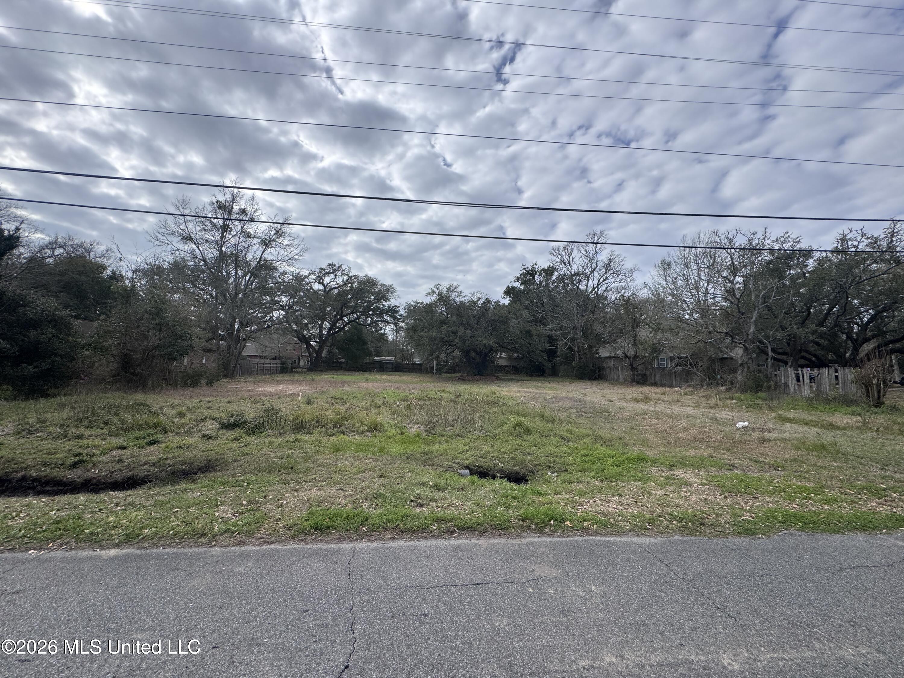 1027 22nd Street Pascagoula, MS 39581 - Photo 2 of 5 IMG_2757