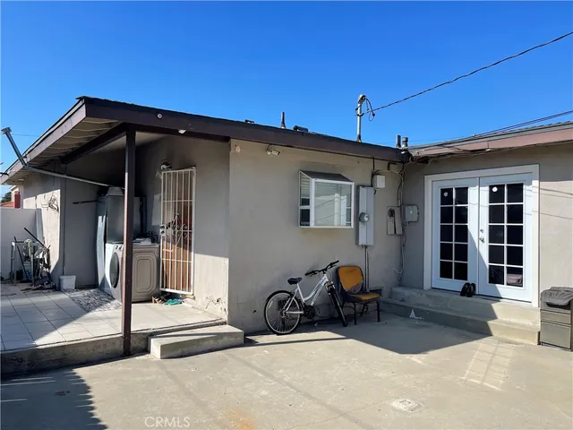 a view of a house with outdoor space
