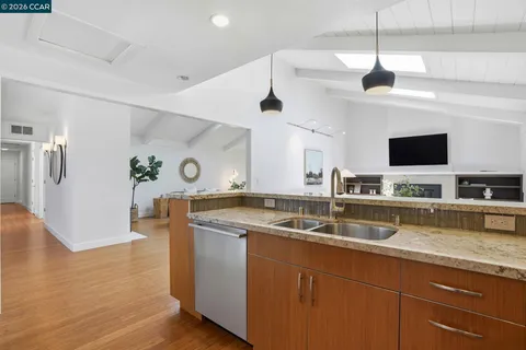 $2,095,000 | 260 Corliss Drive, Moraga, CA 94556