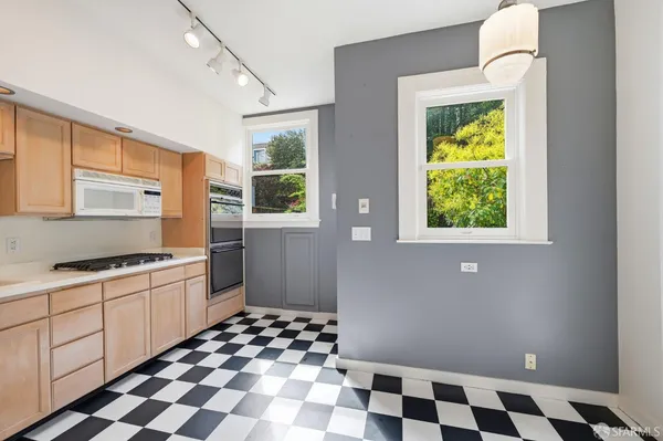 $2,500,000 | 72 Castro Street, San Francisco, CA 94114