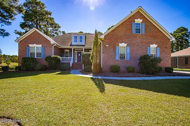 $400,000 | 2011 Caracara Drive, New Bern, NC 28560