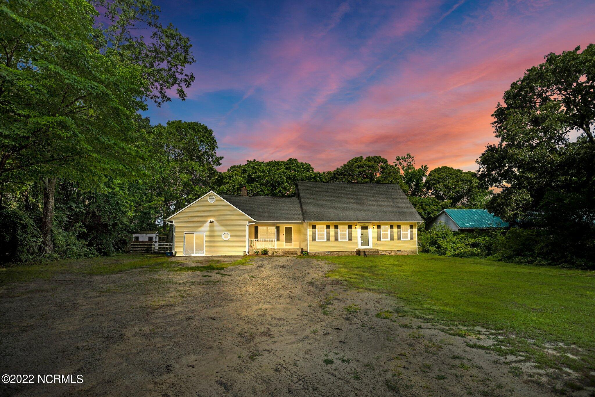 131 Bannermans Mill Road Richlands, NC 28574 - Photo 1 of 44 1-web-or-mls-DSC03574_1