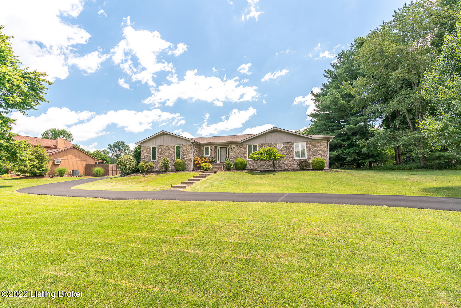 1939 Cardinal Harbour Road Prospect, KY 40059 - Photo 65 of 68 Large front yard