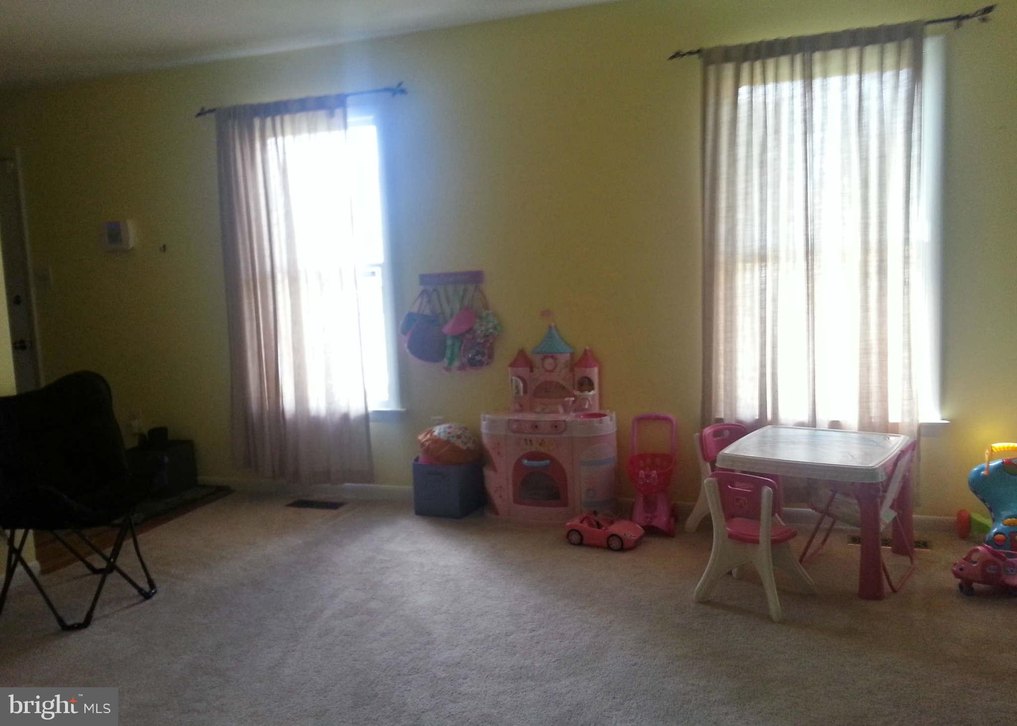 9337 Ramblebrook Road Nottingham, MD 21236 - Photo 9 of 24 Living Room