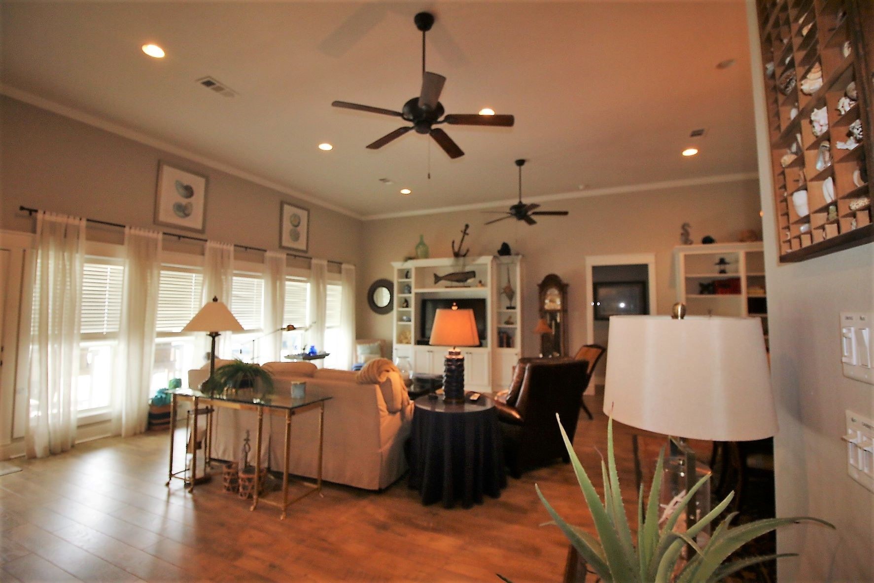 956 South Redfish Crystal Beach, TX 77650 - Photo 14 of 20 a living room with furniture and a large window