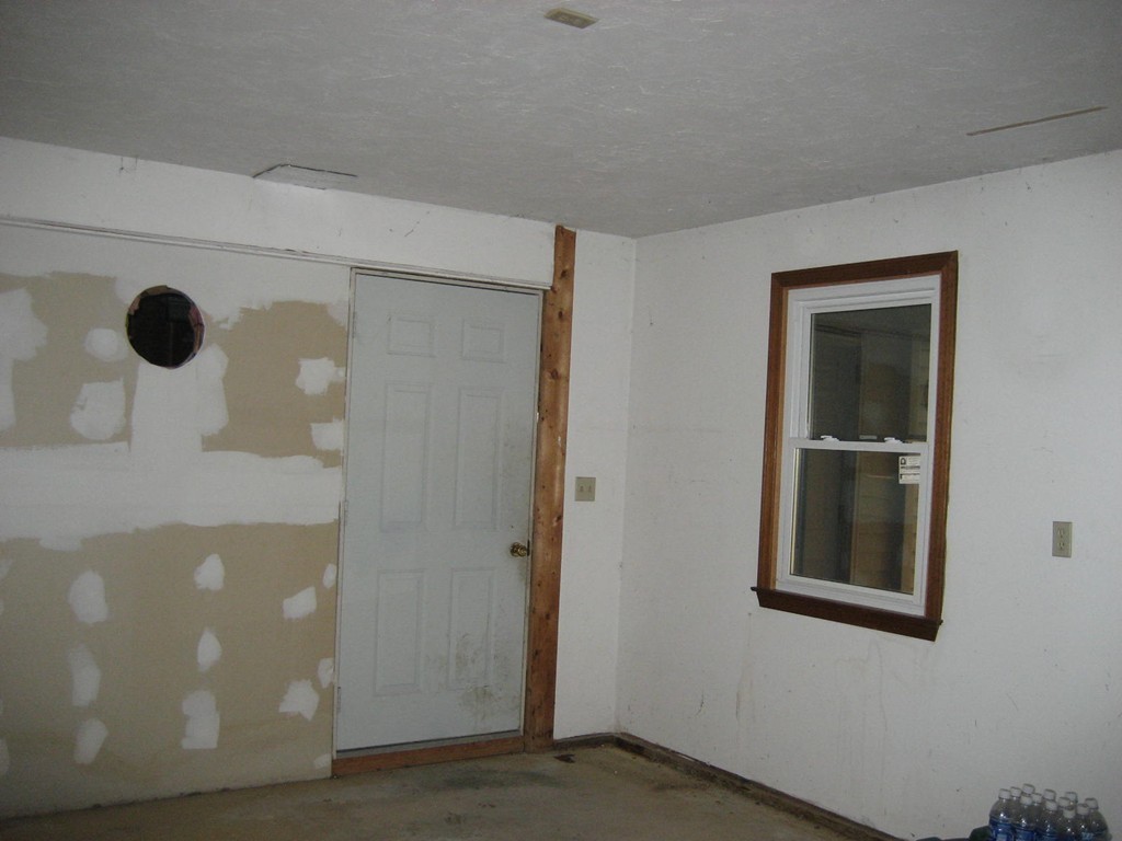 53 Breakneck Road Sturbridge, MA 01566 - Photo 21 of 22 a bathroom with a window