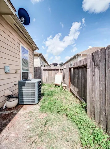 a view of a backyard with pathway