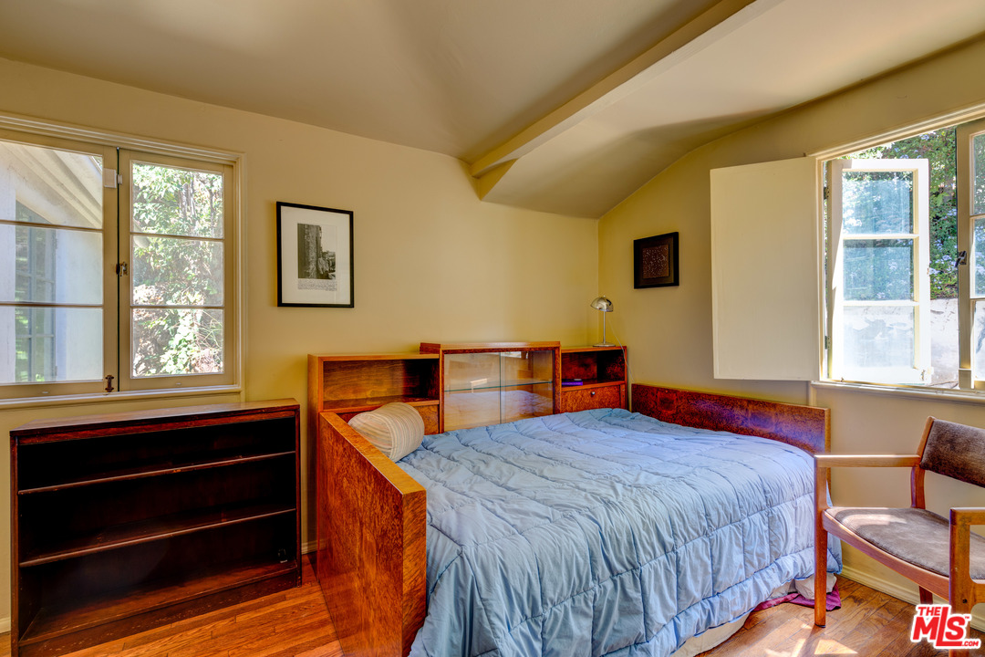 6740 Milner Road Los Angeles, CA 90068 - Photo 27 of 34 a bedroom with a bed and windows