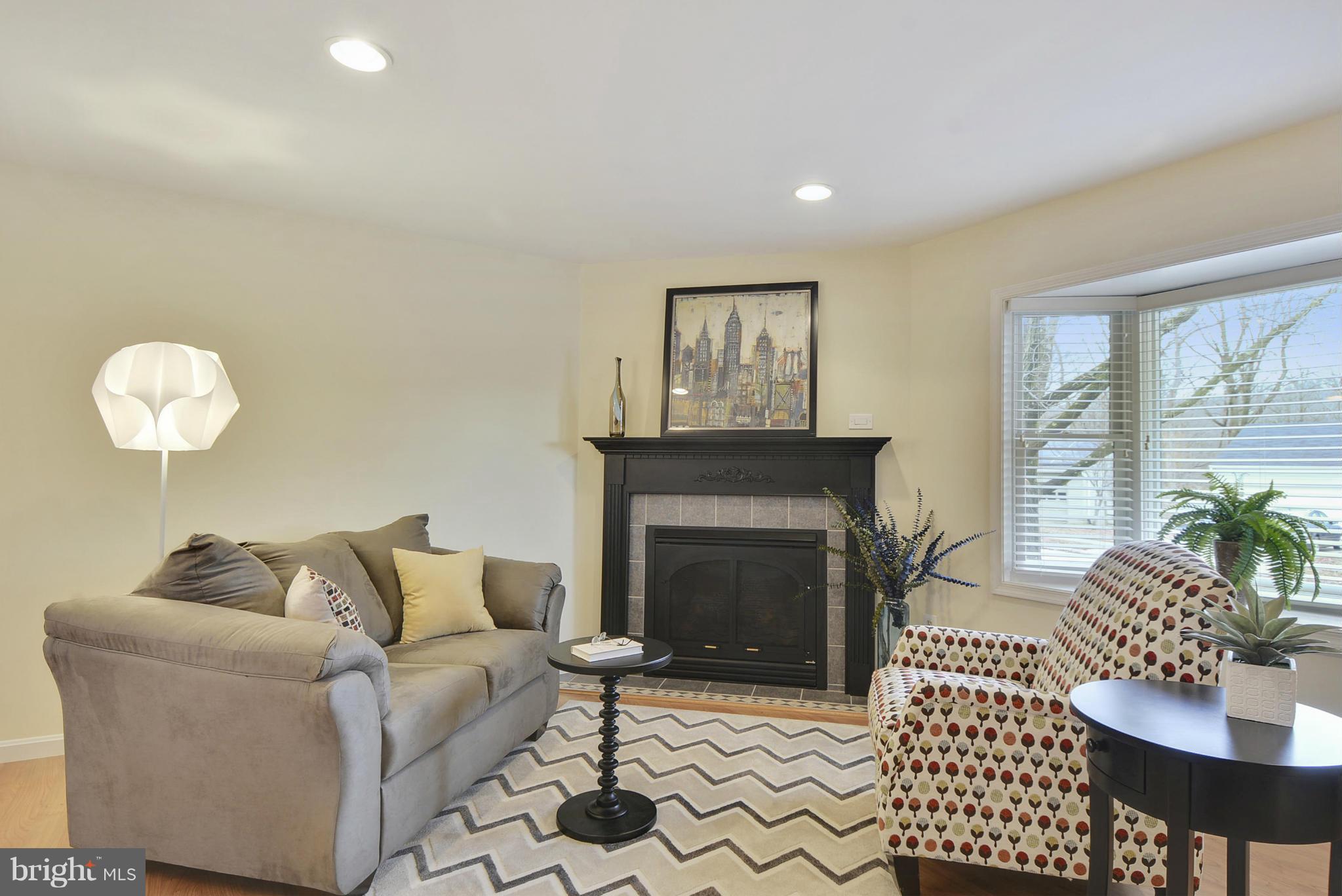 9530 Pamplona Road Columbia, MD 21045 - Photo 10 of 30 Living Room