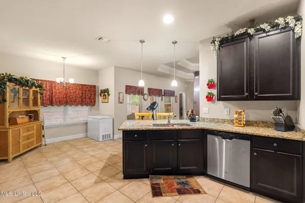 $350,000 | 63 North Founders Way, Hattiesburg, MS 39401