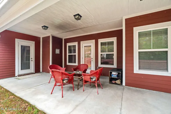 $350,000 | 63 North Founders Way, Hattiesburg, MS 39401