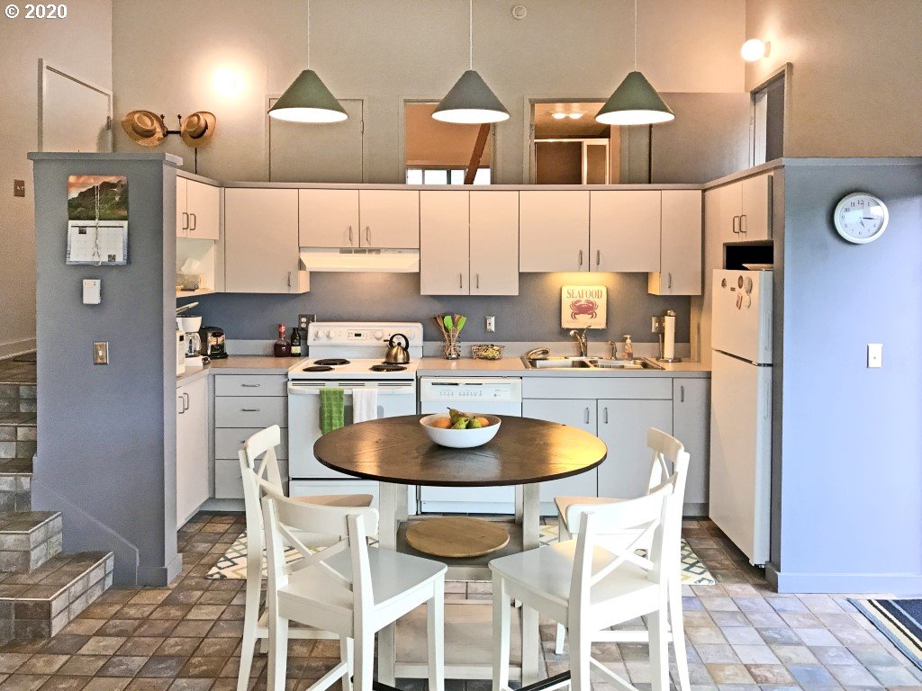 3201 Savage Road, Unit 3 Otis, OR 97368 - Photo 4 of 14 Gallery Image 4