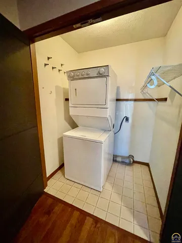 $275,000 | 3572 Southwest Willow Brook Drive, Topeka, KS 66614