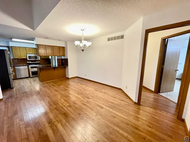 $275,000 | 3572 Southwest Willow Brook Drive, Topeka, KS 66614