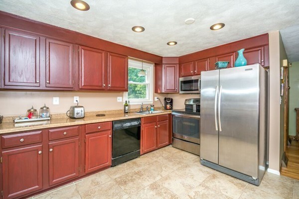 40 Marjorie Road Wilmington, MA 01887 - Photo 6 of 22 Gallery Image 6