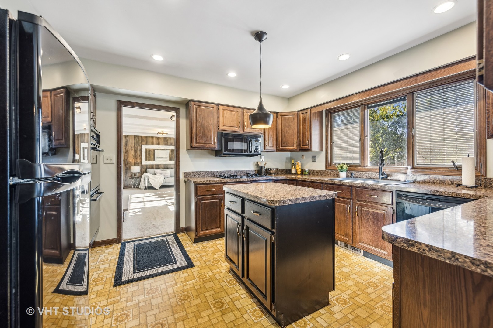 29W221 Smith Road West Chicago, IL 60185 - Photo 11 of 38 Gallery Image 11