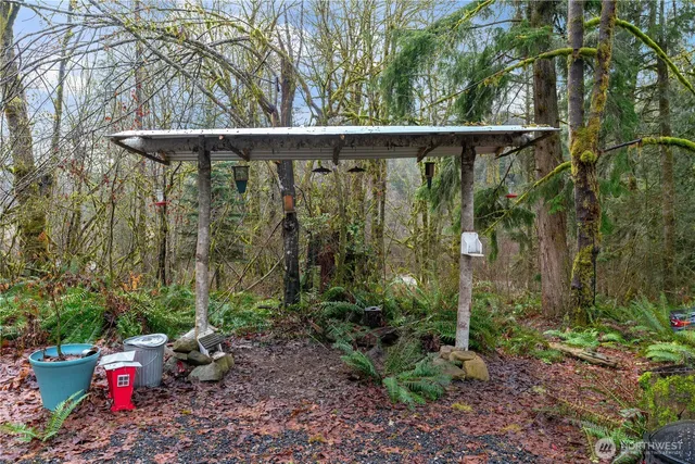 a view of a pathway of a house with a tree