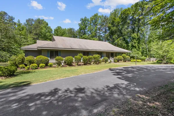 $699,900 | 109 Indian Creek Road, Spartanburg, SC 29302