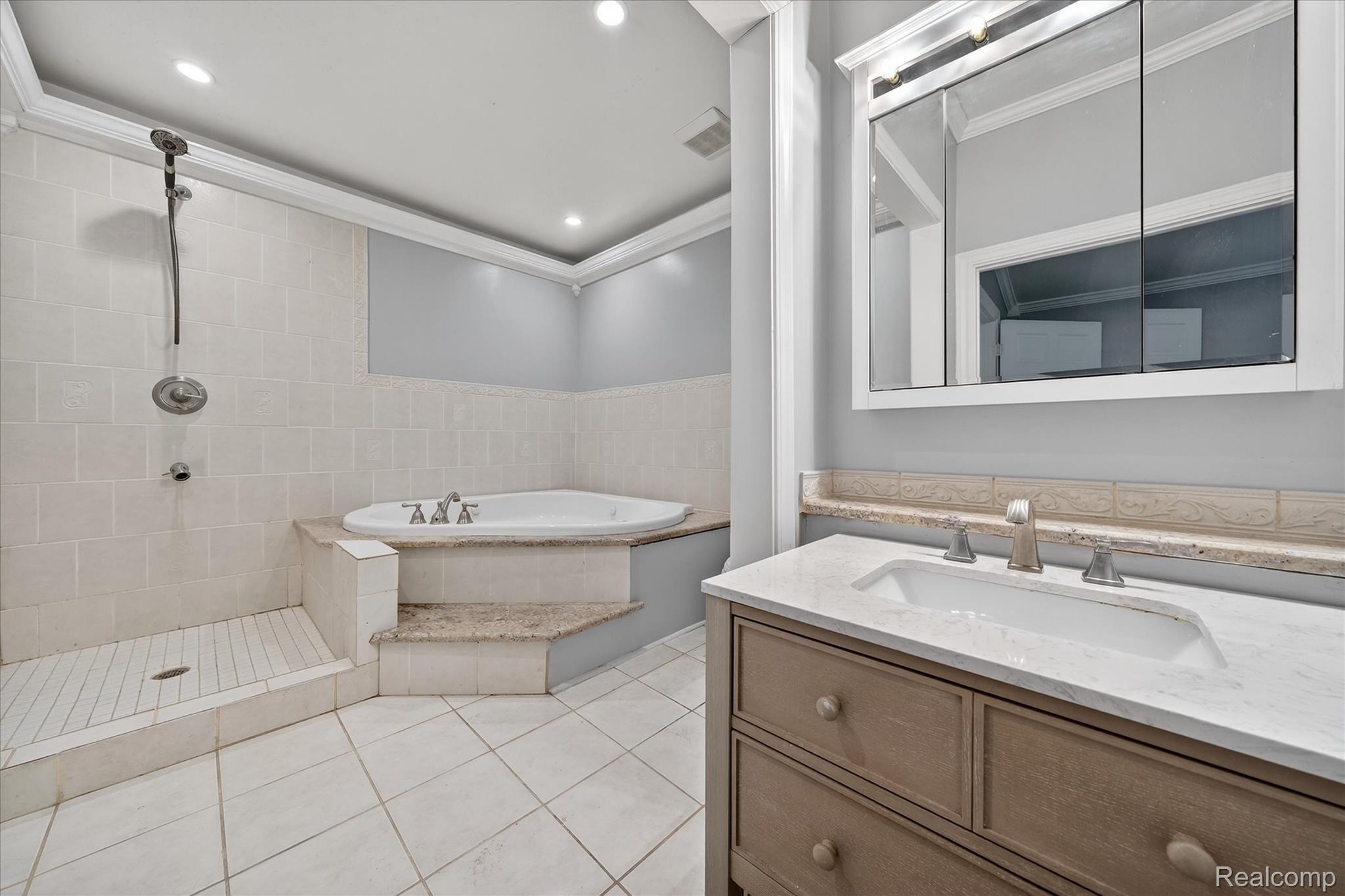 44003 Tyler Road Belleville, MI 48111 - Photo 22 of 29 Primary Bathroom