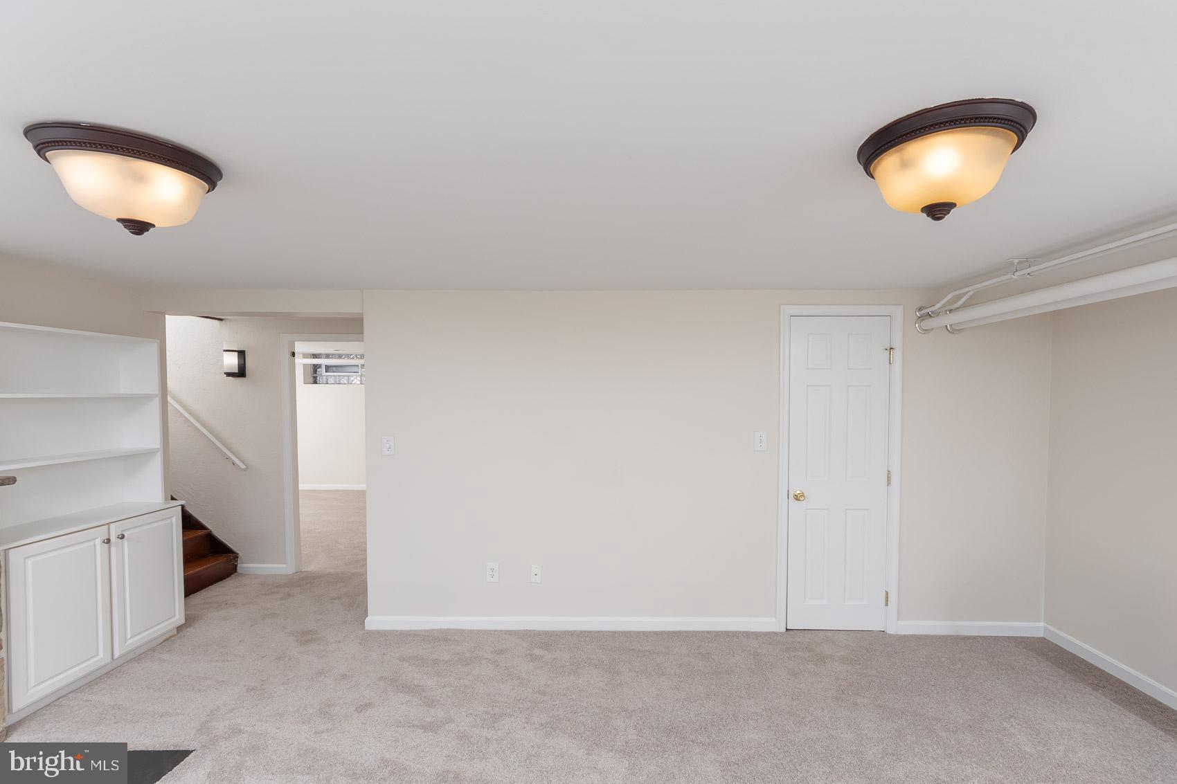 613 Anneslie Road Baltimore, MD 21212 - Photo 39 of 48 an empty room with closet and mirror