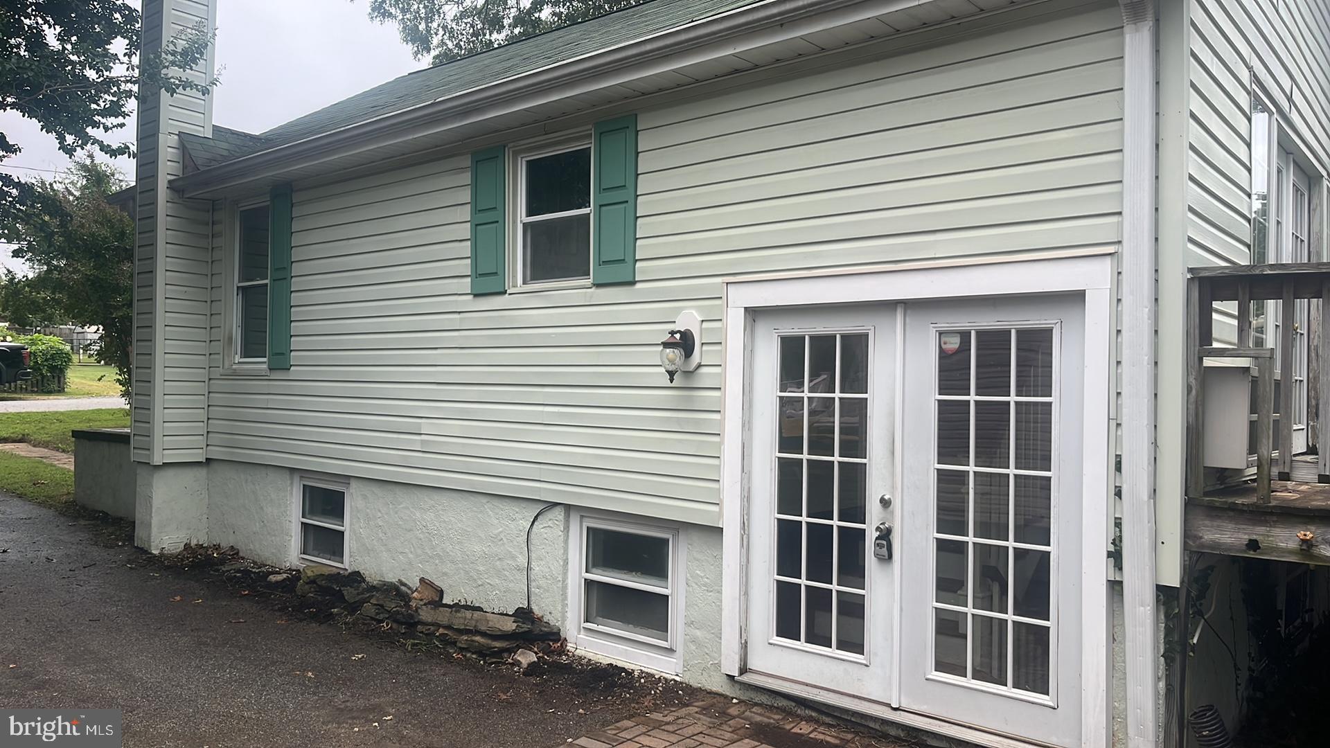 1704 Twickenham Road Pasadena, MD 21122 - Photo 6 of 19 Charming exterior with inviting entryway.