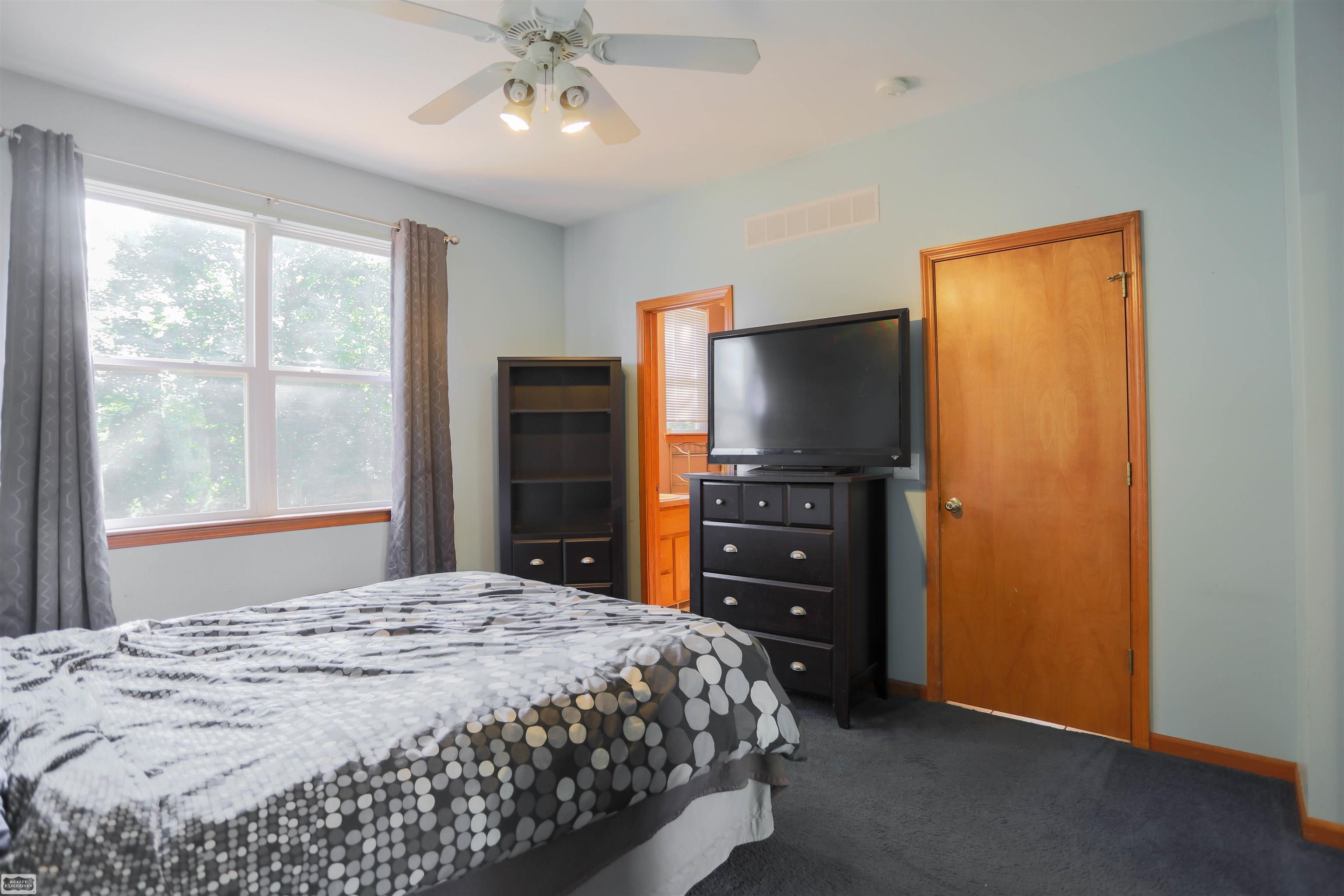 3045 Emmons Avenue Rochester, MI 48307 - Photo 16 of 41 50156055-243e3b67-5149-4085-b76b-7b454a243780.JPG