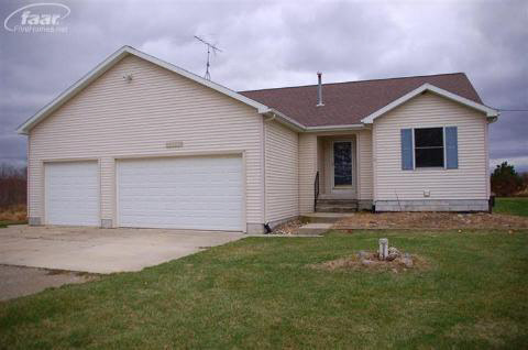 7150 South Ruess Road Owosso, MI 48867 - Photo 1 of 14 20217120.JPG