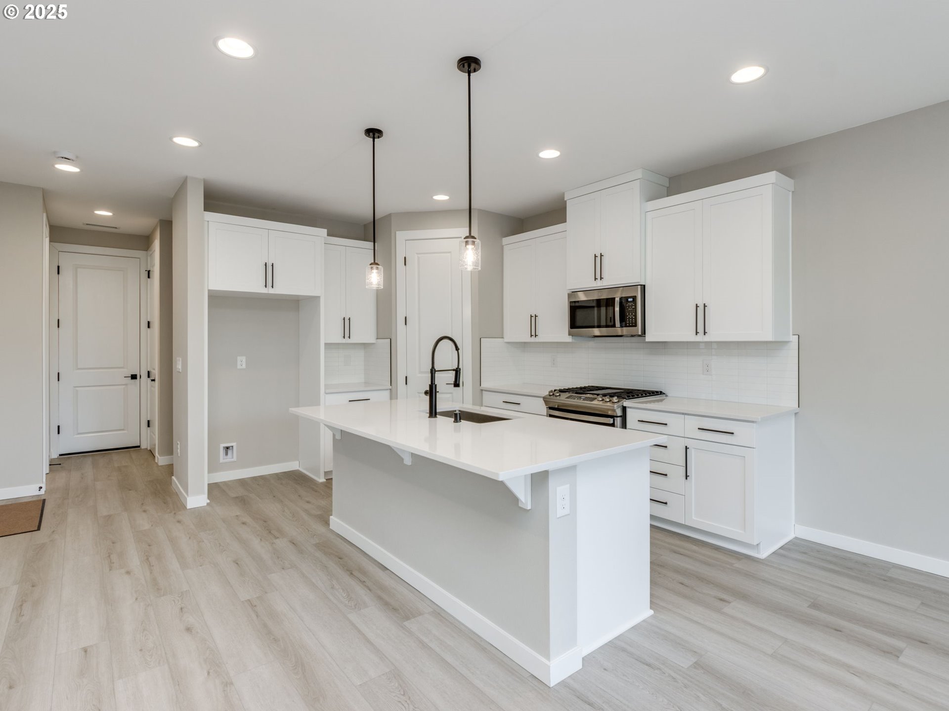 912 Northwest 178th Street Ridgefield, WA 98642 - Photo 2 of 37 Gallery Image 2