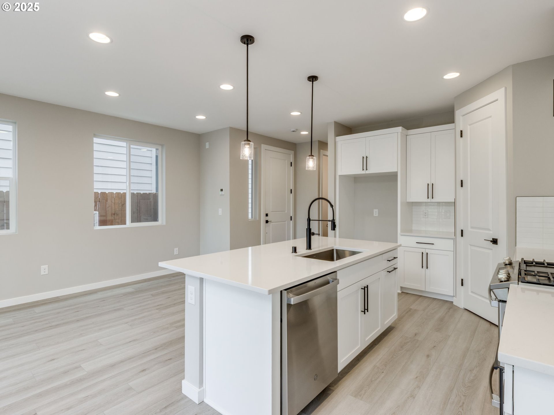 912 Northwest 178th Street Ridgefield, WA 98642 - Photo 4 of 37 Gallery Image 4