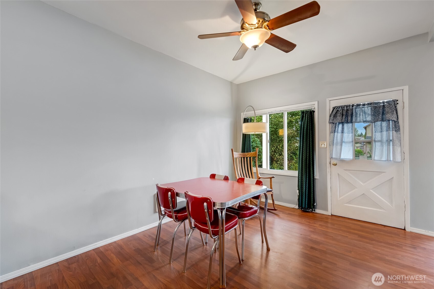 2514 State Street Everett, WA 98201 - Photo 4 of 19 Gallery Image 4