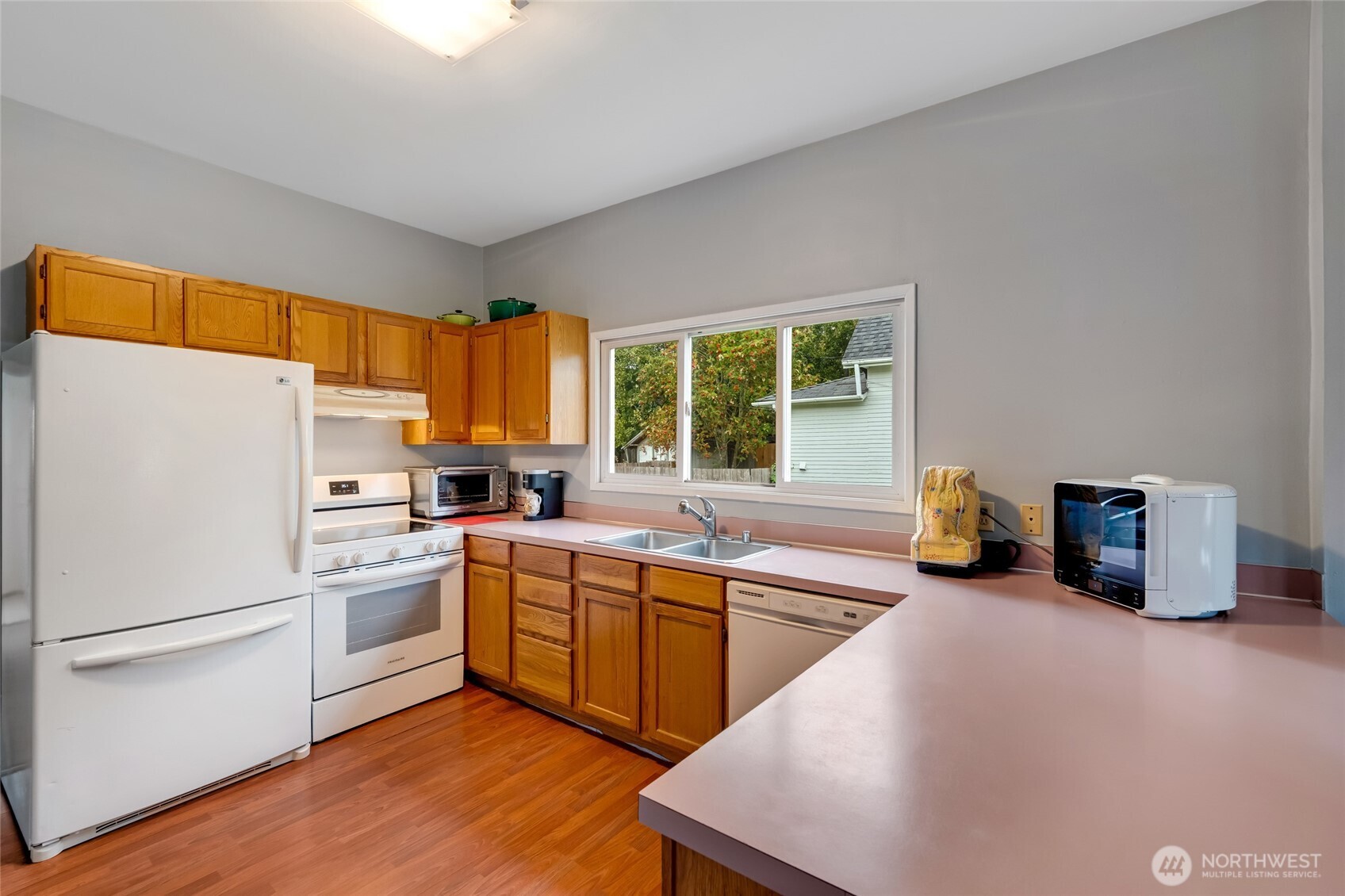 2514 State Street Everett, WA 98201 - Photo 5 of 19 Gallery Image 5