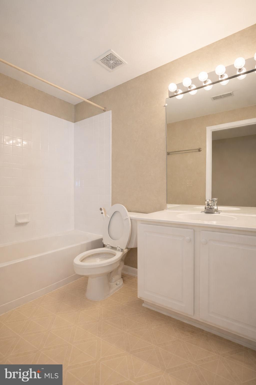 2448 Leyland Ridge Road Herndon, VA 20171 - Photo 22 of 32 Modern bathroom with elegant finishes.