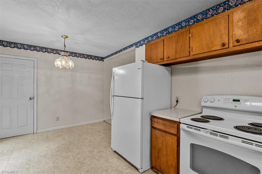 3404 Rolling Road High Point, NC 27265 - Photo 10 of 29