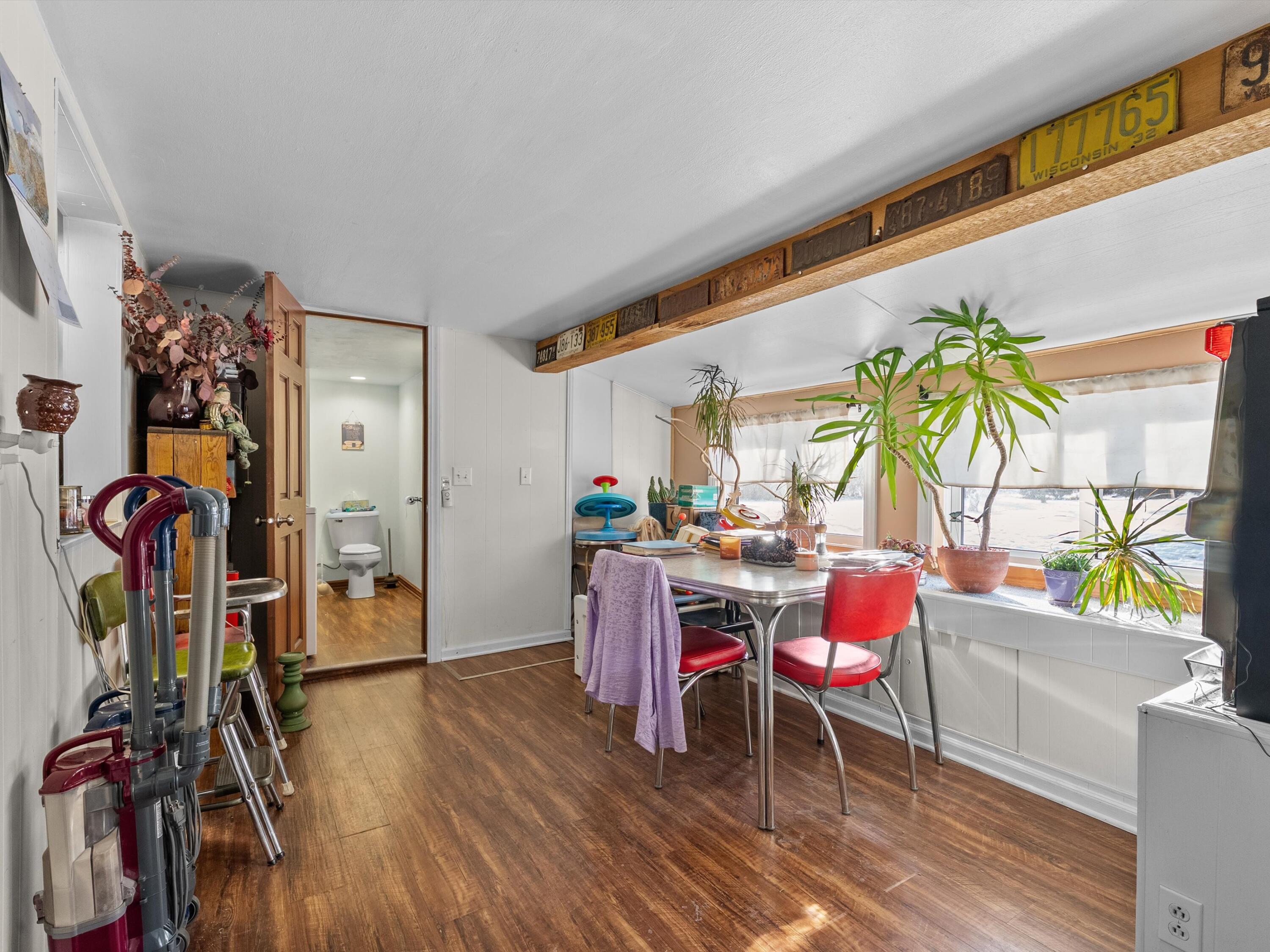 4213 Menasha Avenue Manitowoc, WI 54220 - Photo 12 of 22 Dining Area View #1