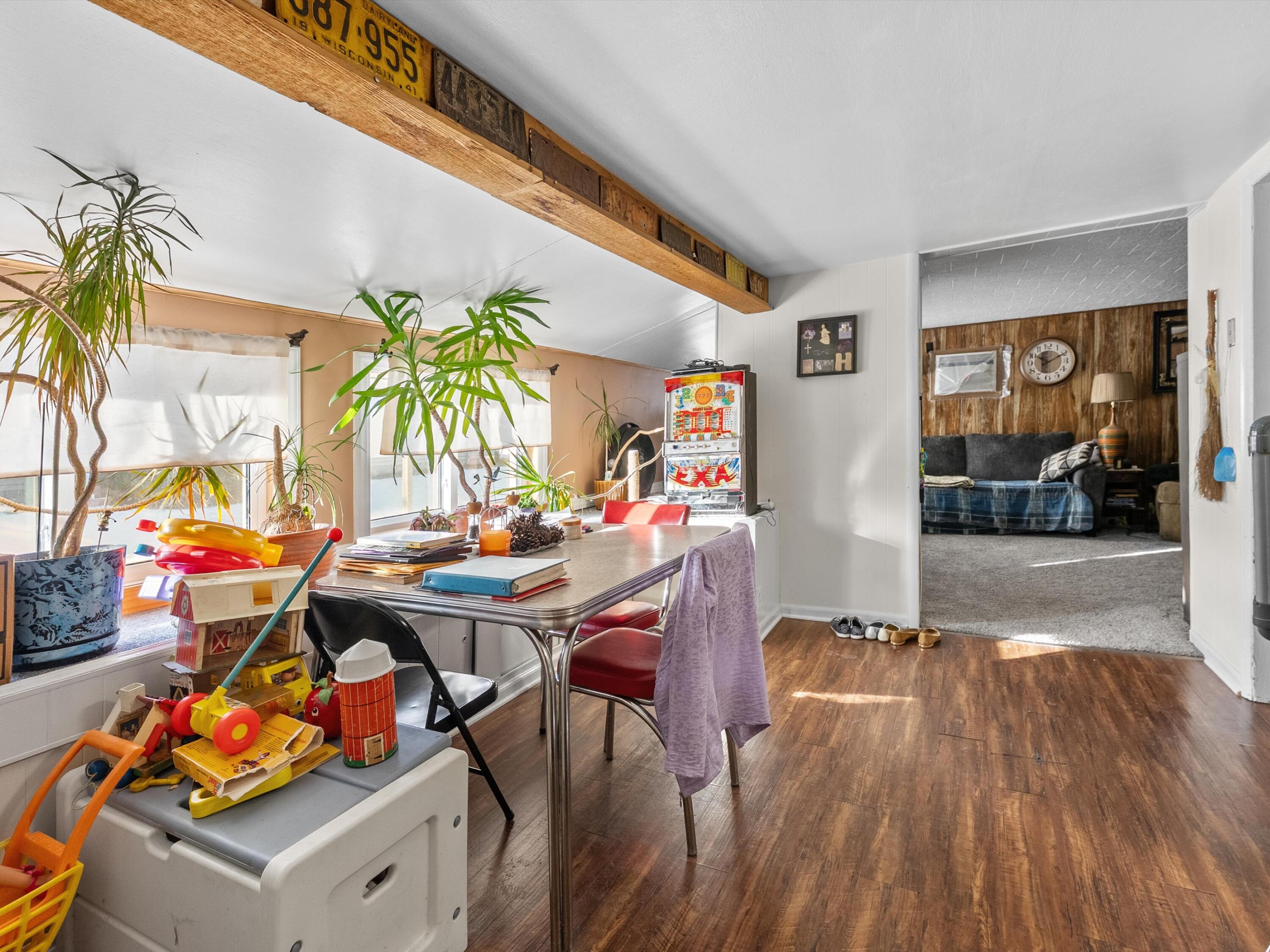 4213 Menasha Avenue Manitowoc, WI 54220 - Photo 13 of 22 Dining Area View #2