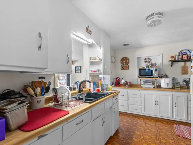 $175,900 | 4213 Menasha Avenue, Manitowoc, WI 54220