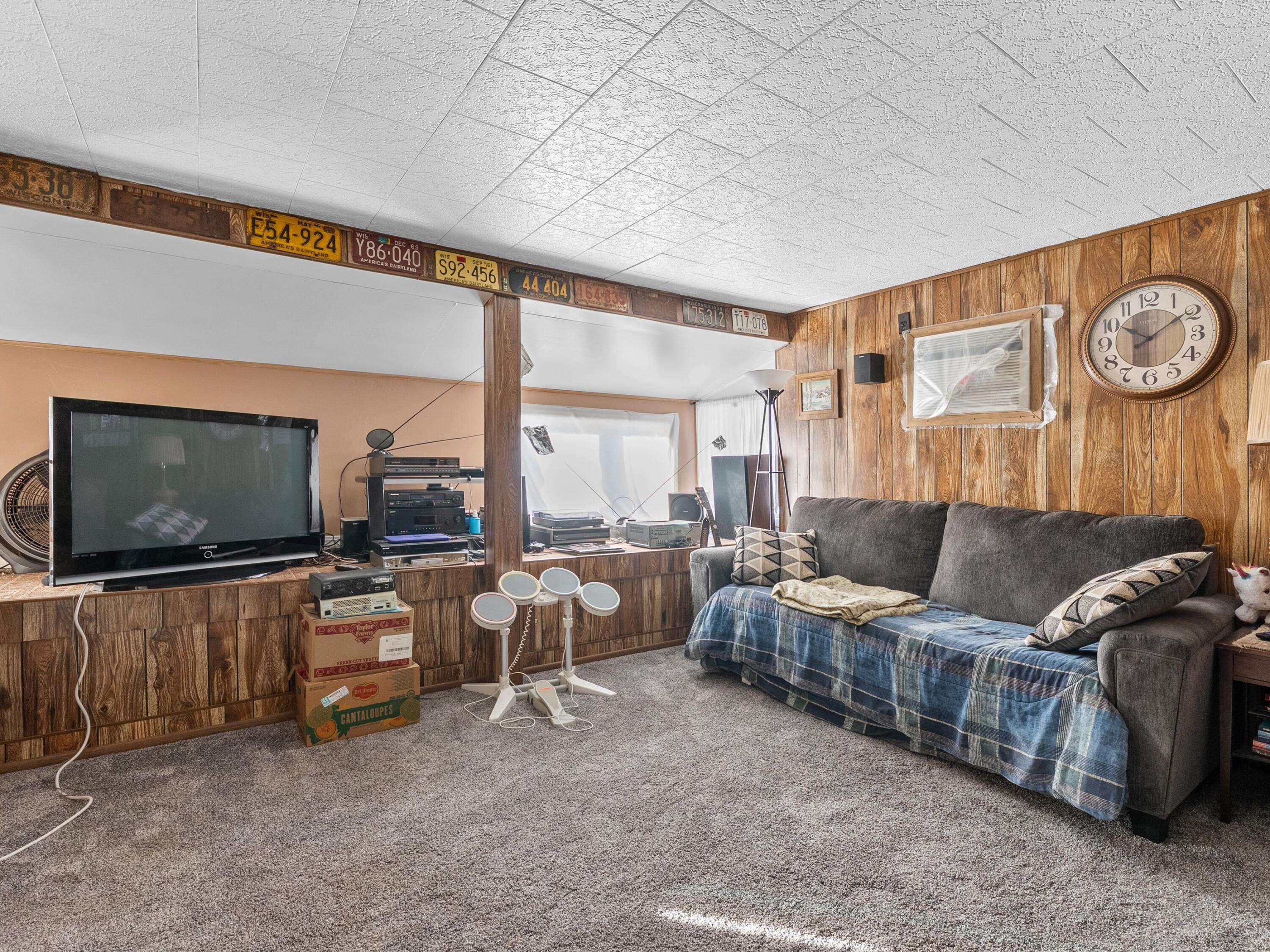 4213 Menasha Avenue Manitowoc, WI 54220 - Photo 8 of 22 Living Room View #2