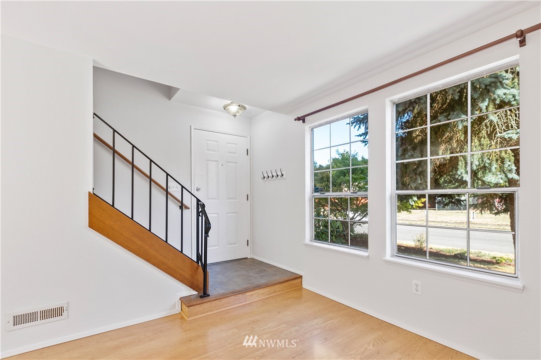 2109 Northeast 23rd Street Renton, WA 98056 - Photo 2 of 24