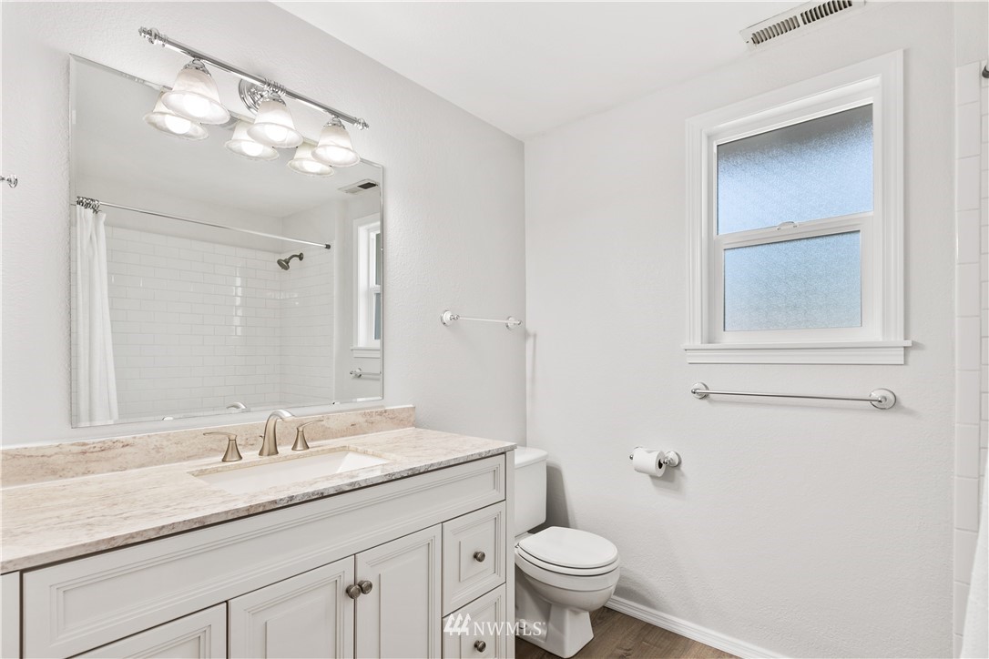 2109 Northeast 23rd Street Renton, WA 98056 - Photo 13 of 24