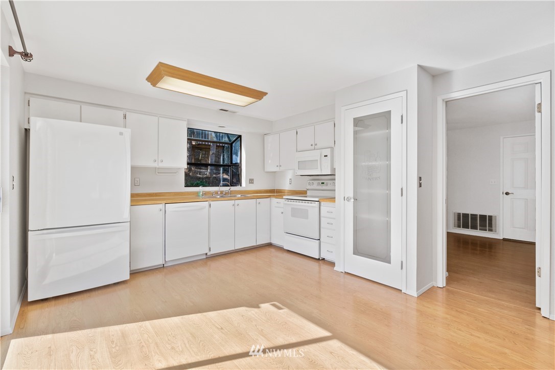 2109 Northeast 23rd Street Renton, WA 98056 - Photo 5 of 24